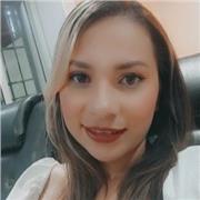 Socióloga con clases dinámicas para niños y adolescentes